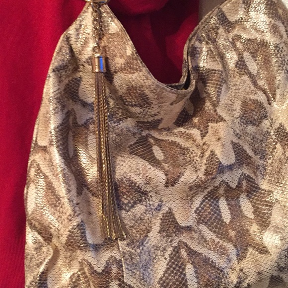 Vegan Leather Shoulder Bag🤩 - Picture 2 of 5